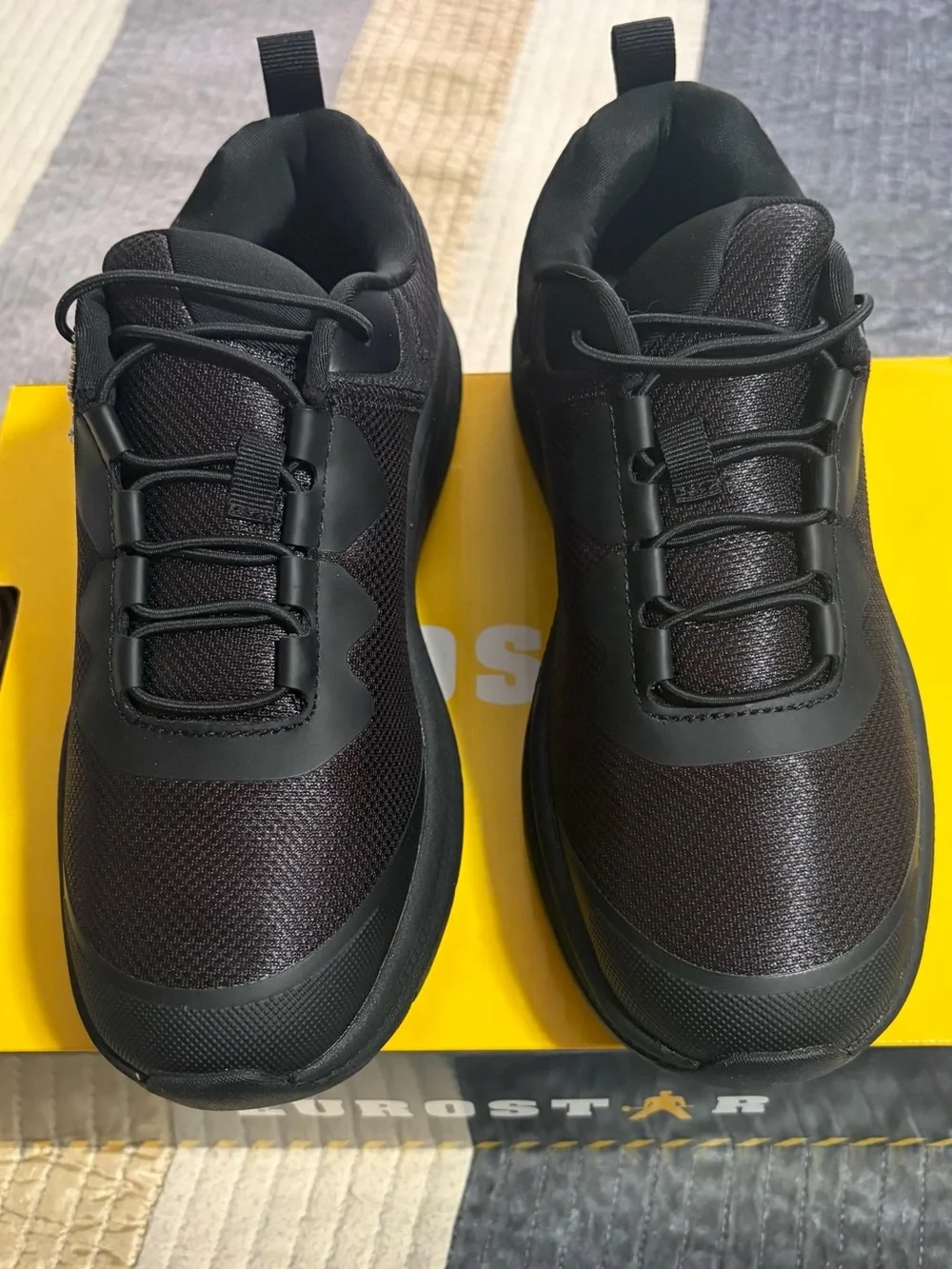 Men's Black Athletic Sneakers with Streamlined Design